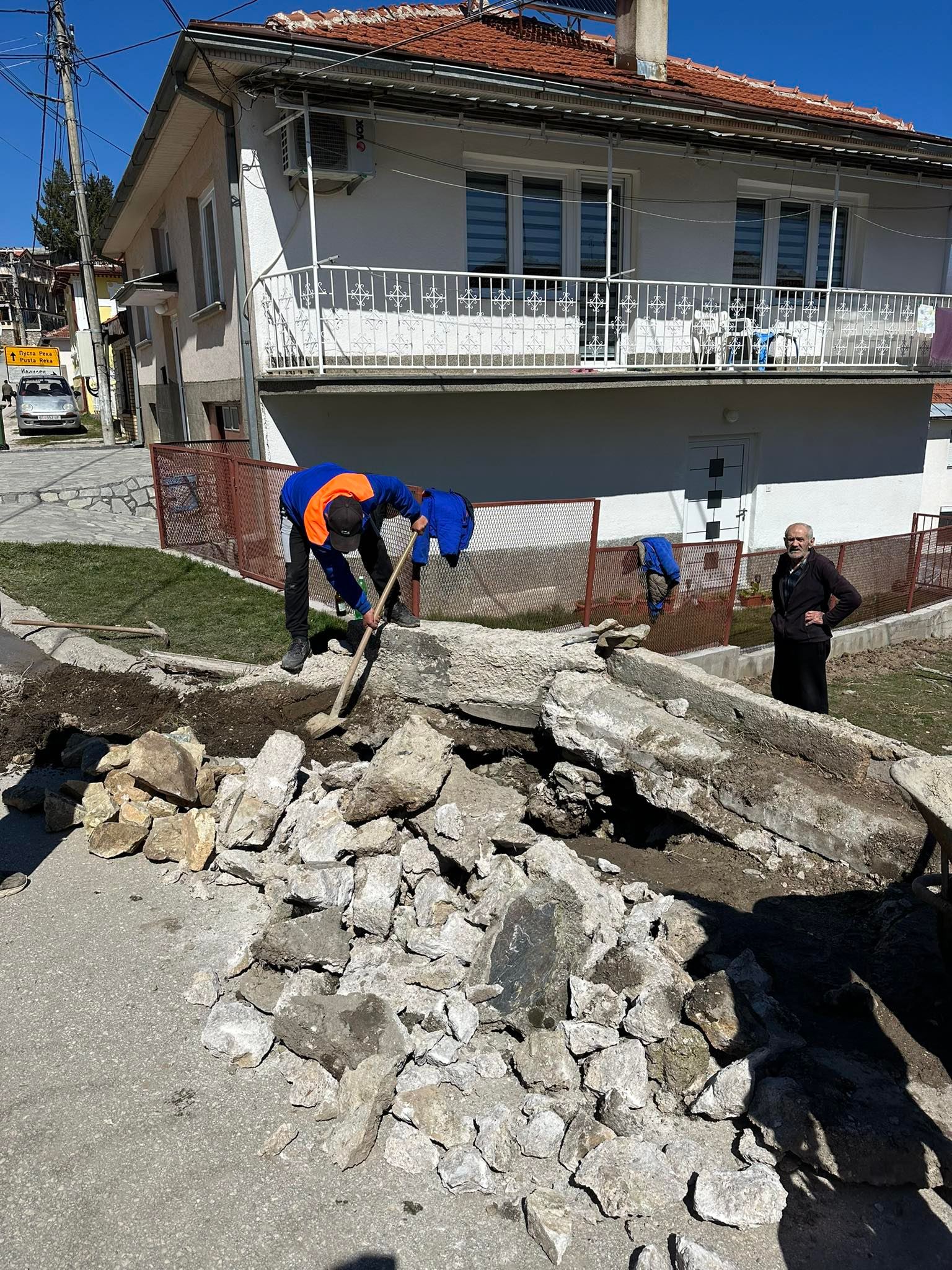 Уште една санација на шахта, спречено истекување во двор